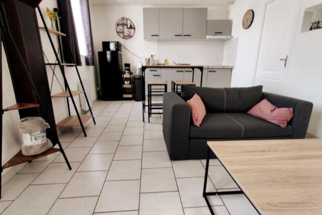Appartement Style Industriel Au Centre De Douai Exterior photo